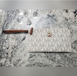 Michael Kors White/Cream/Tan Monogram Wristlet. NWOT!